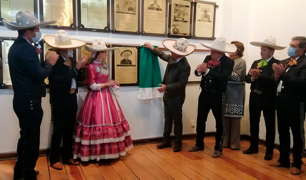 El presidente de la Federación develó la placa de Don Javier García Sánchez en el Salón de la Fama
