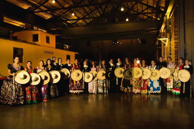 Las soberanas participantes en el Gran Baile de Reinas la noche del viernes en el Salón de Locomotoras de Aguascalientes